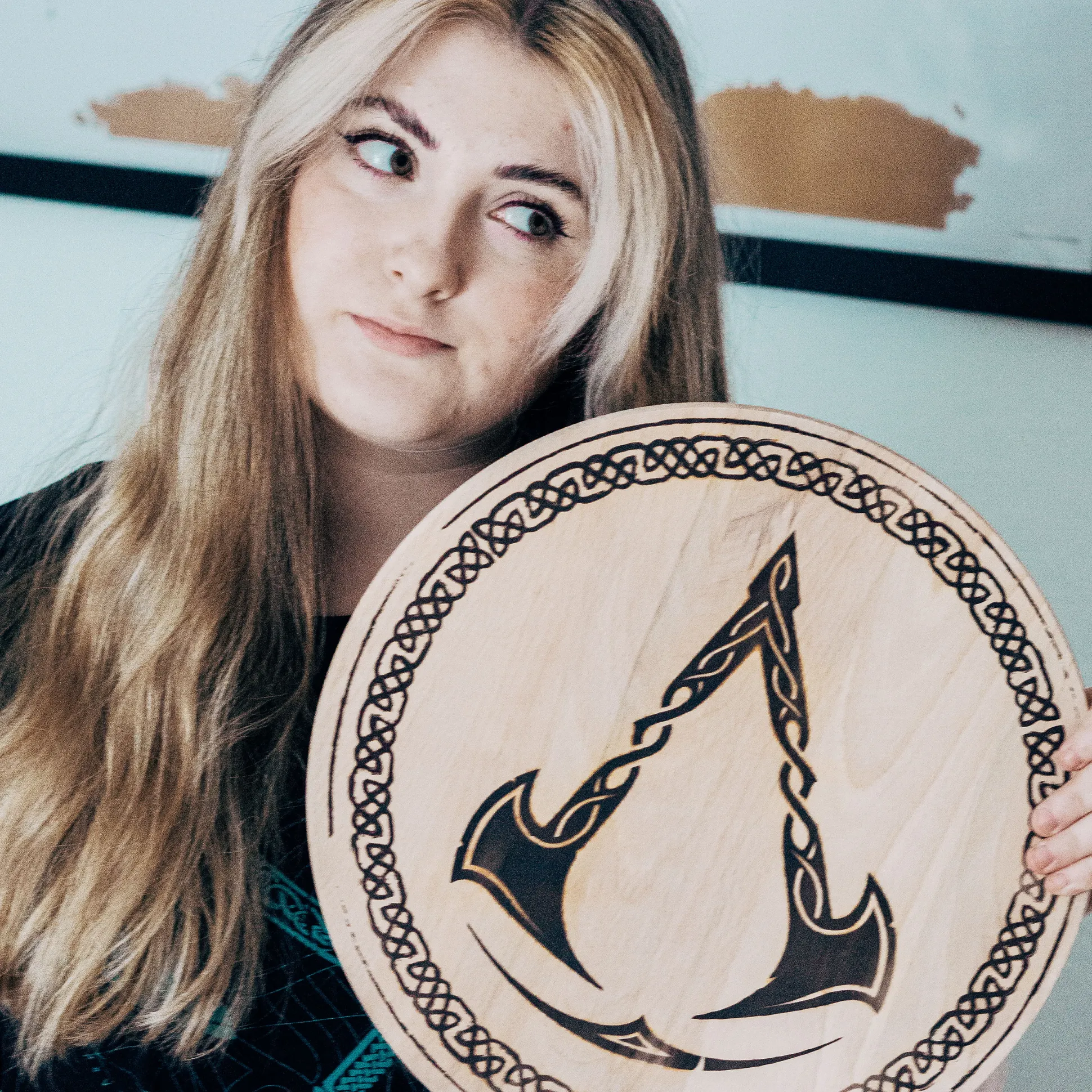 Assassin's Creed - Valhalla Logo Snijplank Beuken