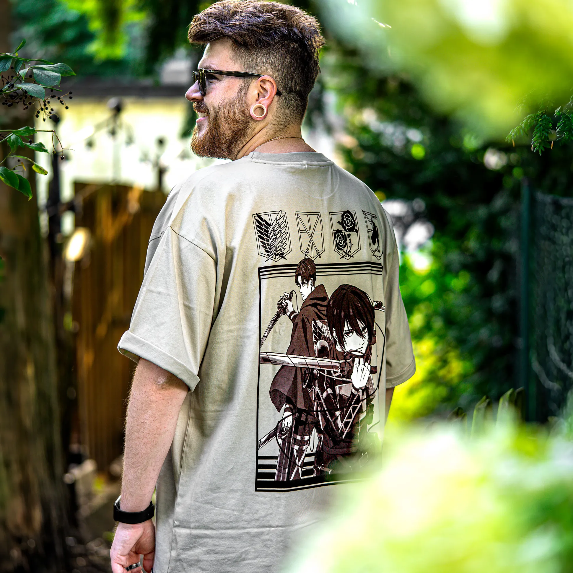 Attack on Titan - Groep Oversize T-shirt beige