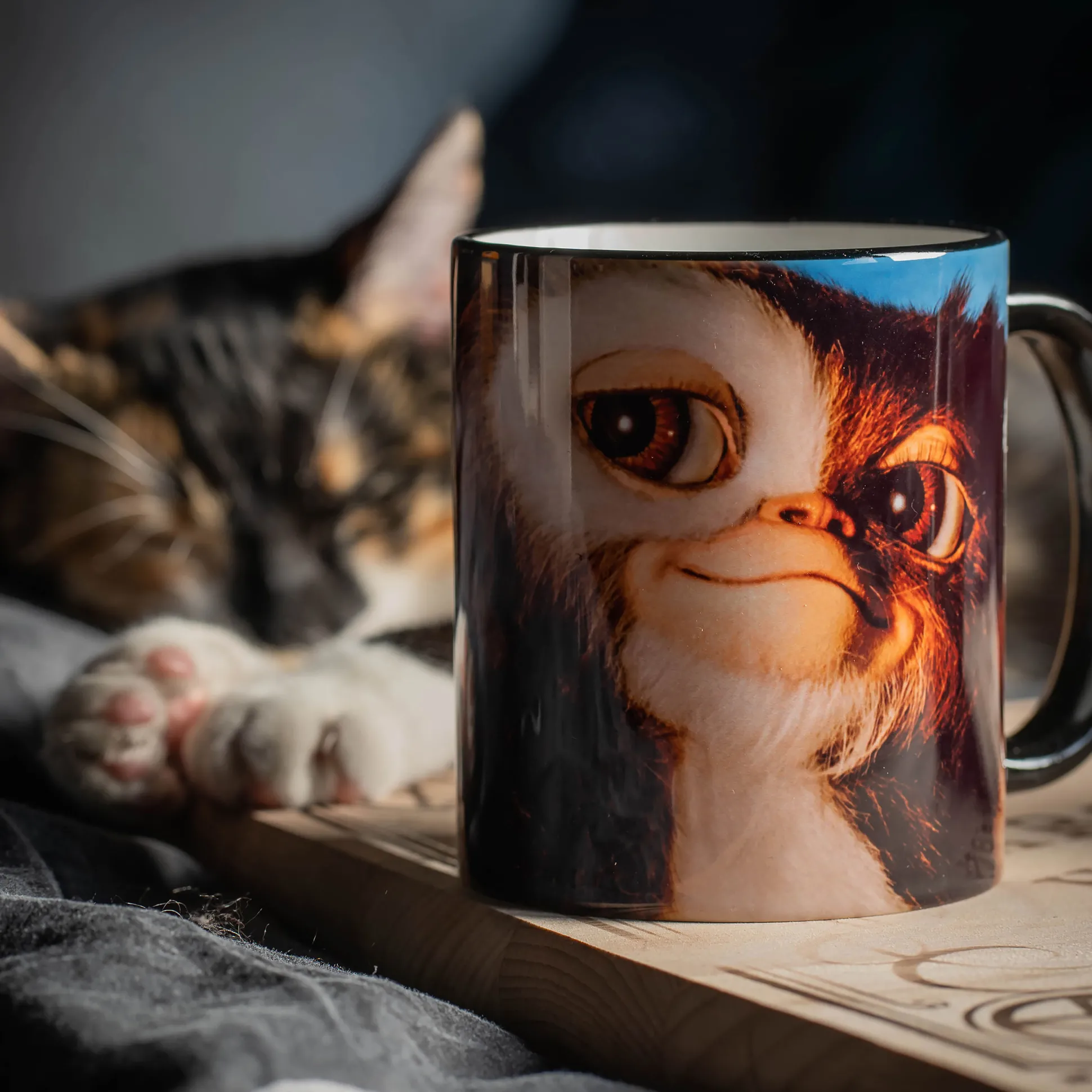 Gremlins - Handle With Care Beker