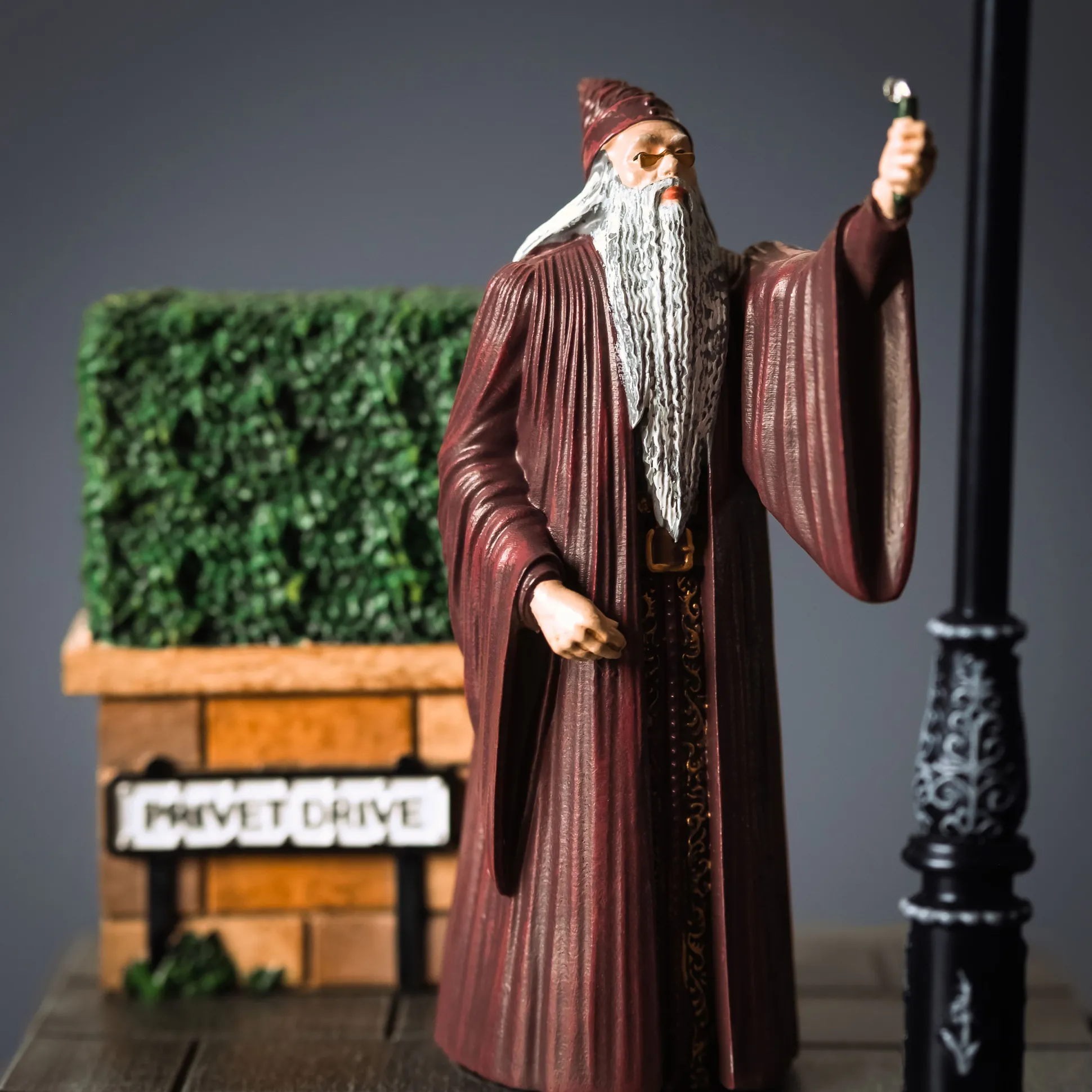 Harry Potter - Dumbledore Privet Drive Diorama Figuur met Licht