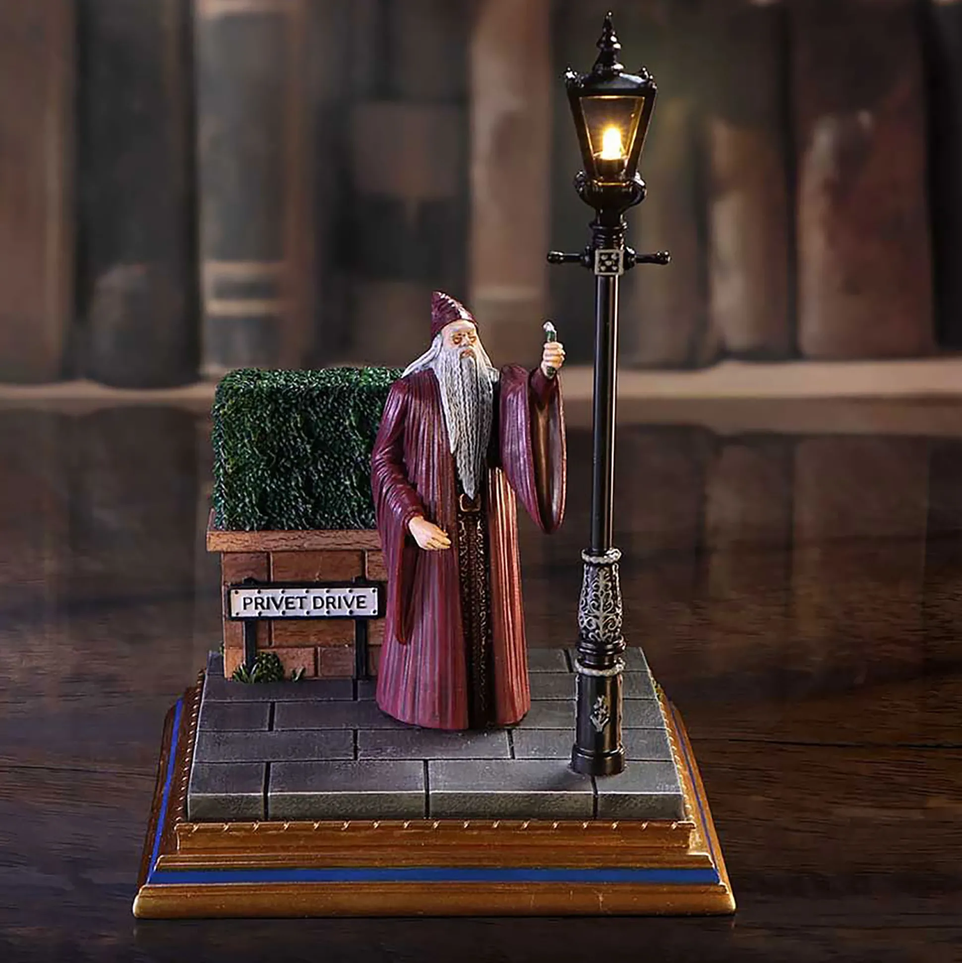 Harry Potter - Dumbledore Privet Drive Diorama Figuur met Licht