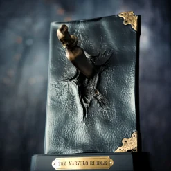 Harry Potter - Riddle Dagboek Standbeeld met Basilisk Tand