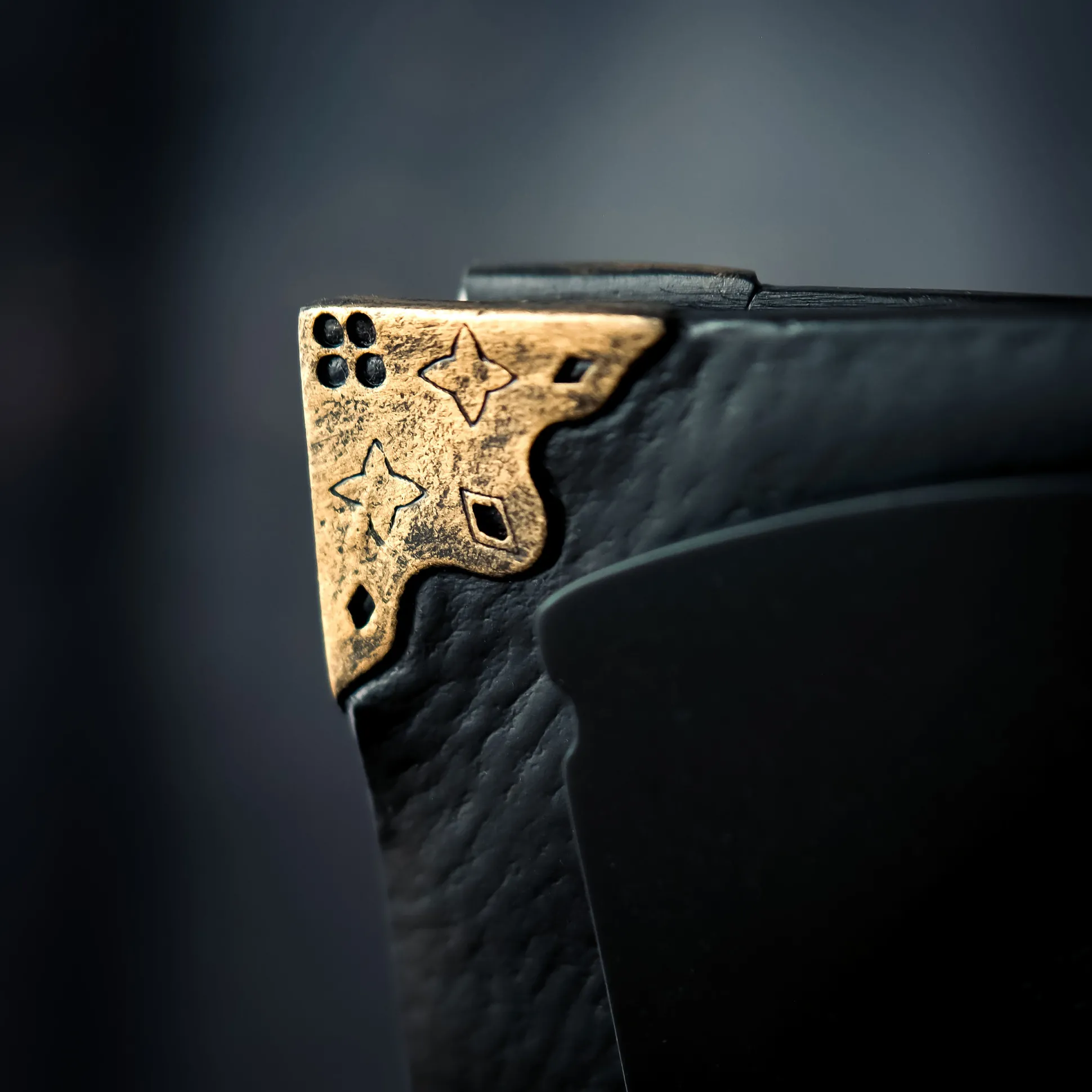 Harry Potter - Riddle Dagboek Standbeeld met Basilisk Tand