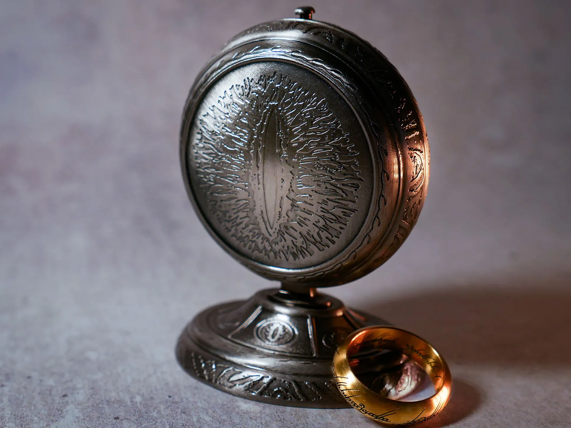 Heer der Ringen - De ene Ring in Sieraden Display