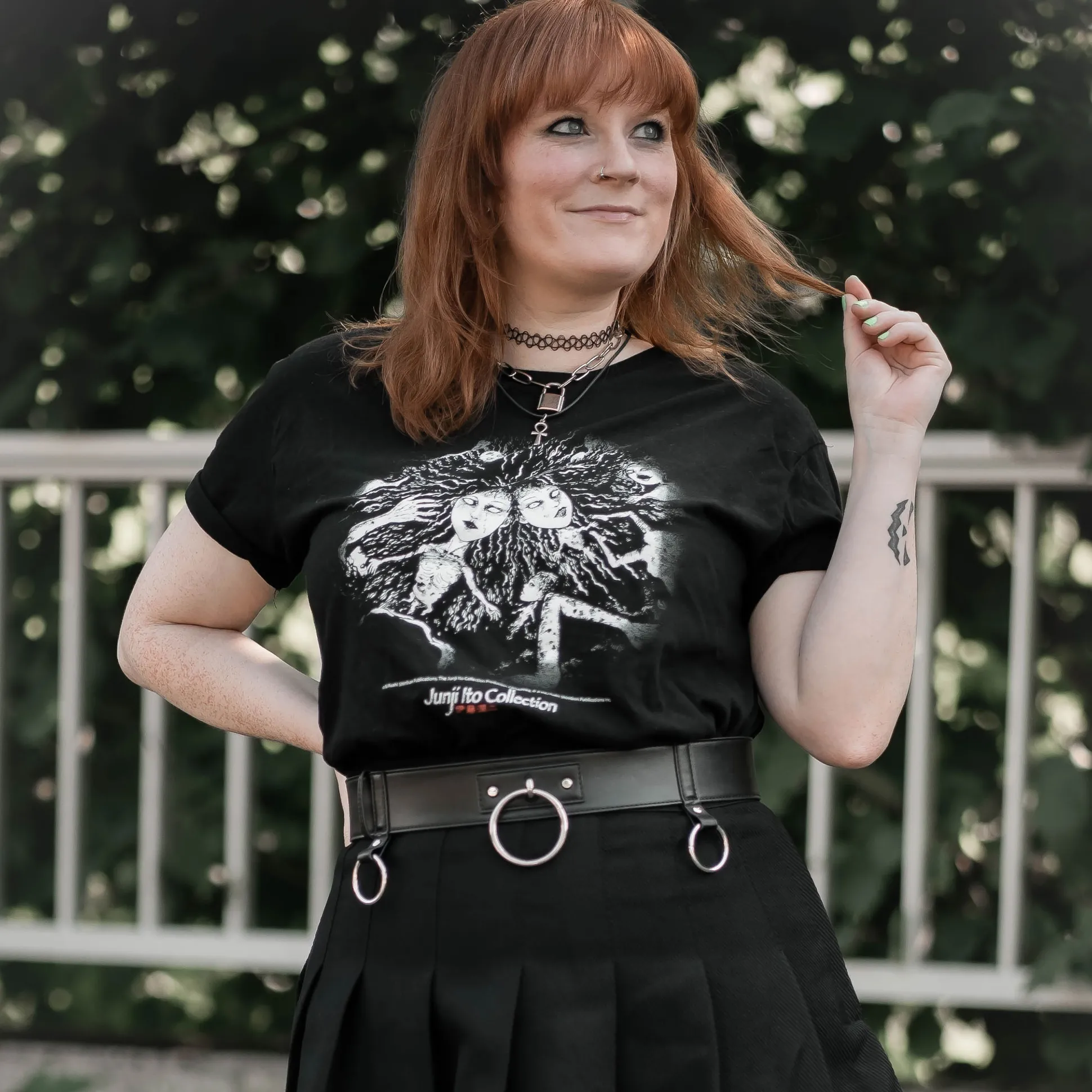 Junji Ito - Kruipend T-shirt zwart