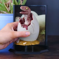 Jurassic Park - Baby Velociraptor Ei Diorama Figuur