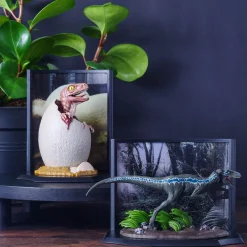 Jurassic Park - Baby Velociraptor Ei Diorama Figuur