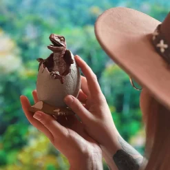 Jurassic Park - Baby Velociraptor Ei Diorama Figuur