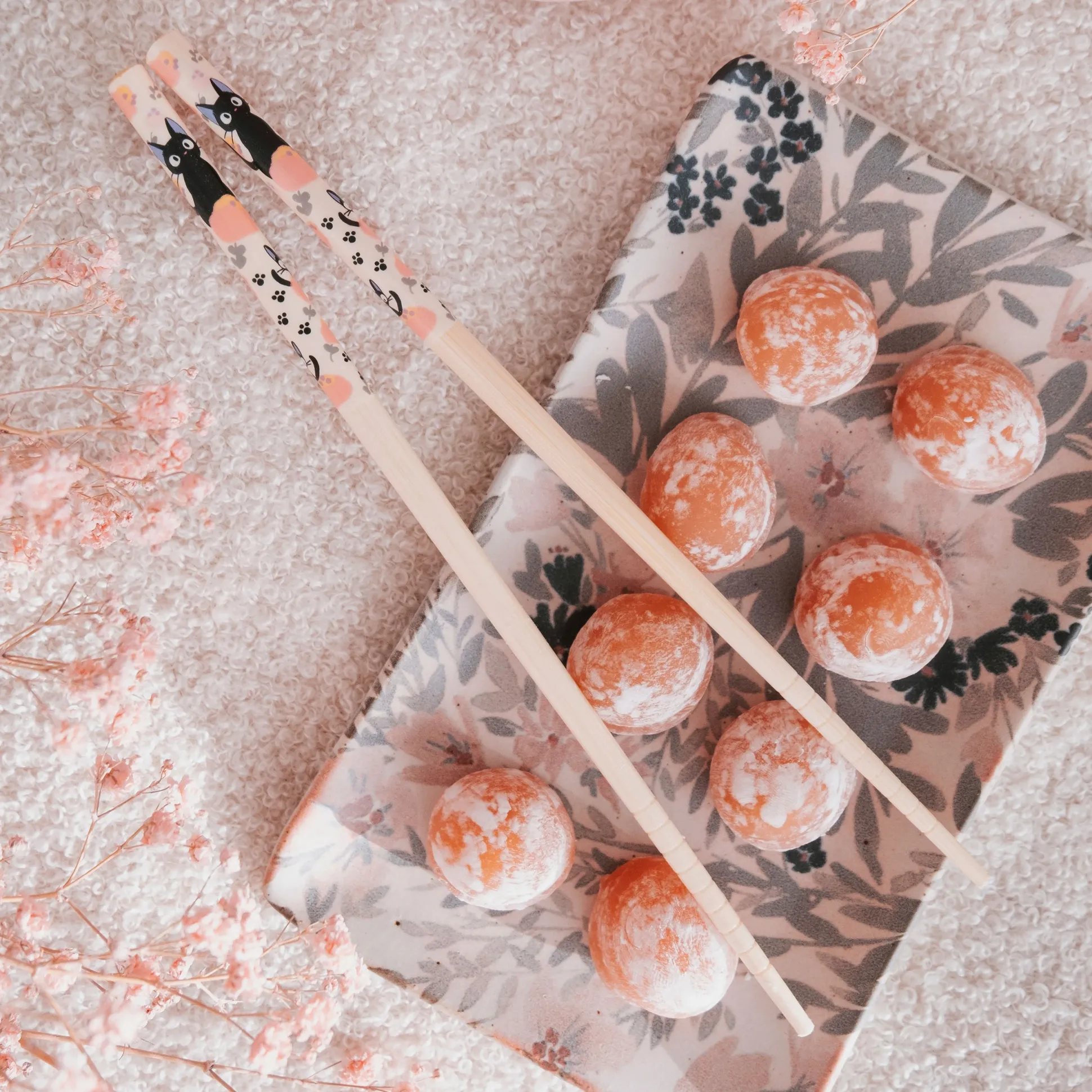 Kiki's Bezorgservice - Jiji Roze Eetstokjes