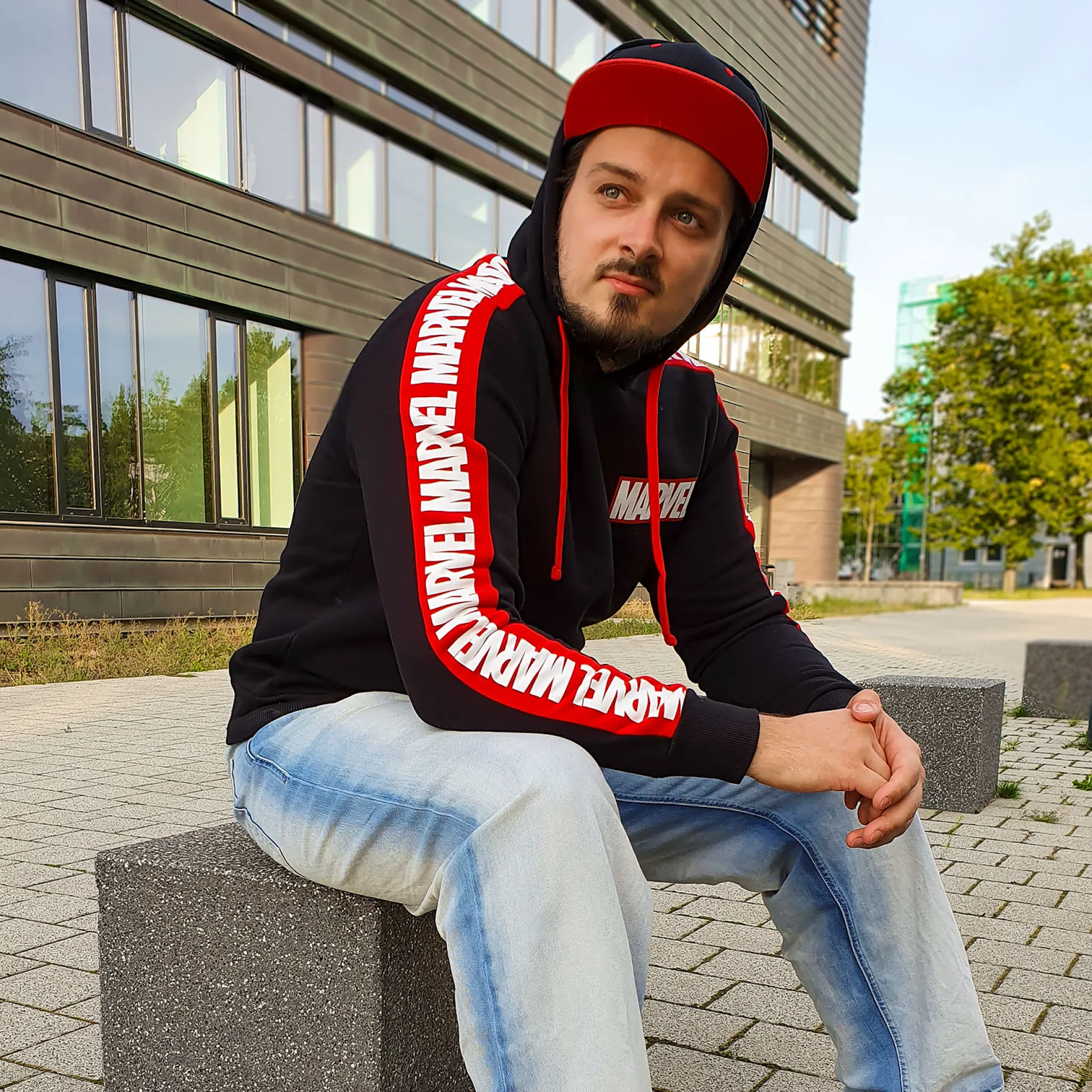 Marvel - Logo Hoodie met mouwprint zwart