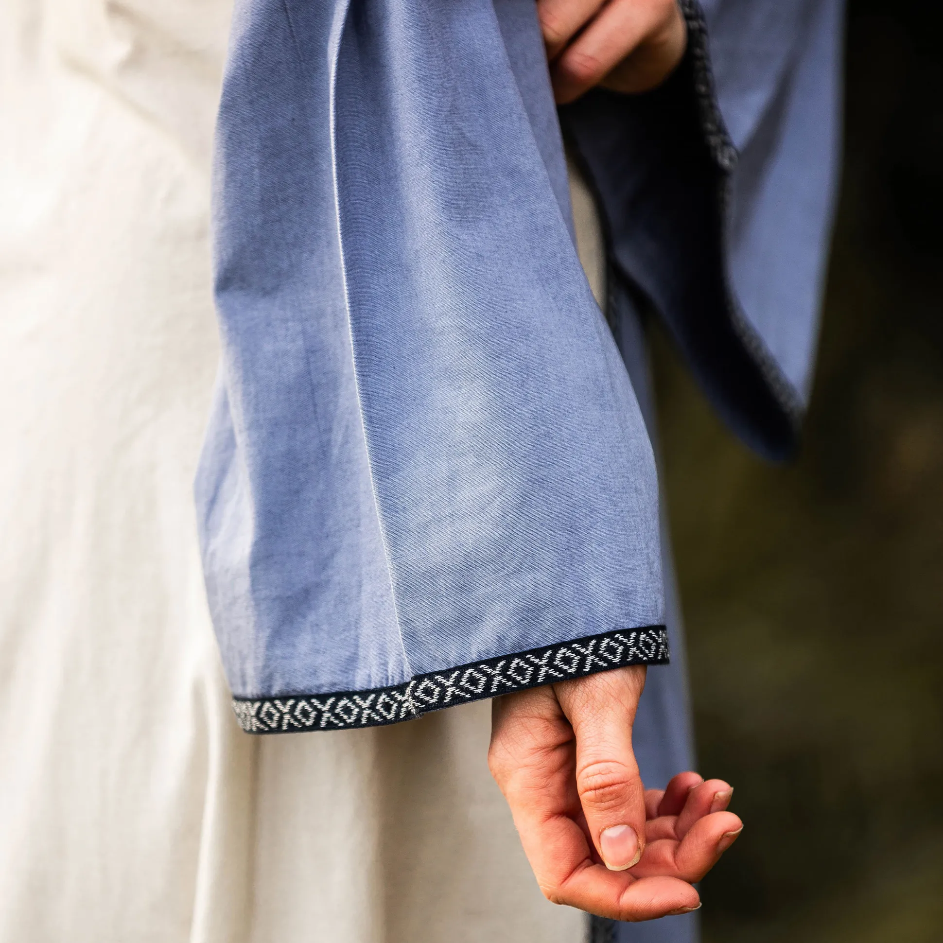 Middeleeuwse jurk met vetersluiting blauw-naturel