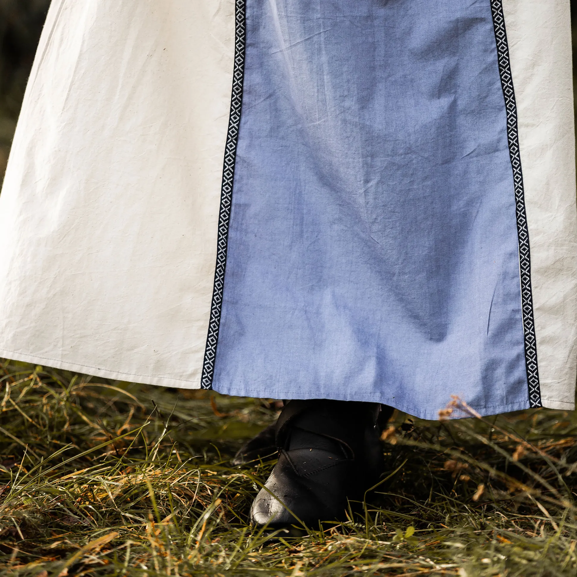 Middeleeuwse jurk met vetersluiting blauw-naturel