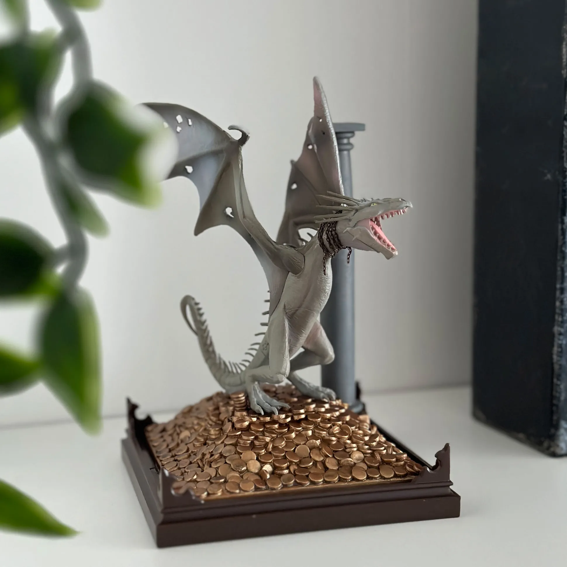 Oekraïense IJzeren Buik - Harry Potter Magische Beesten Beeldje