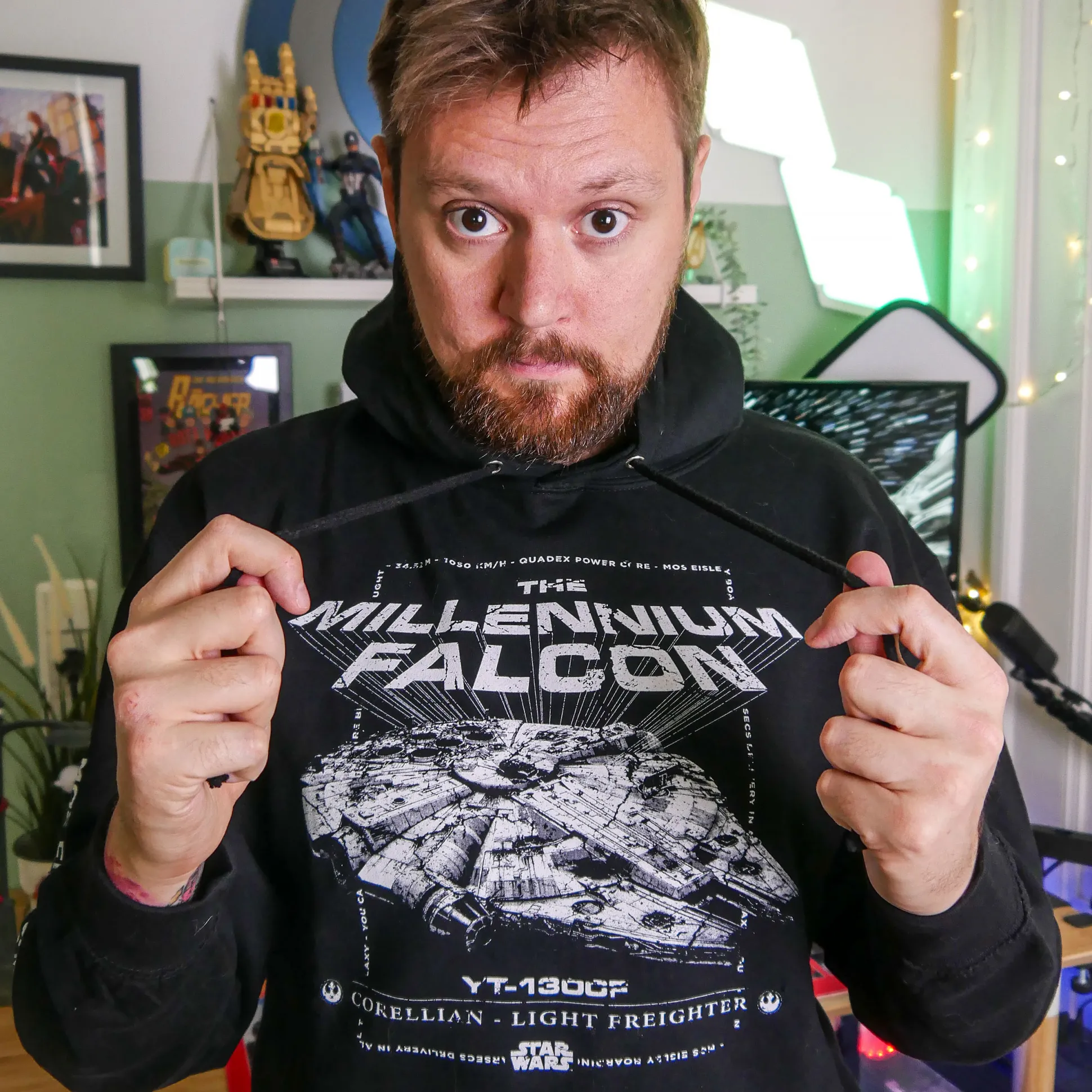 Star Wars - Millennium Falcon Mos Eisley Boarding 94 Hoodie