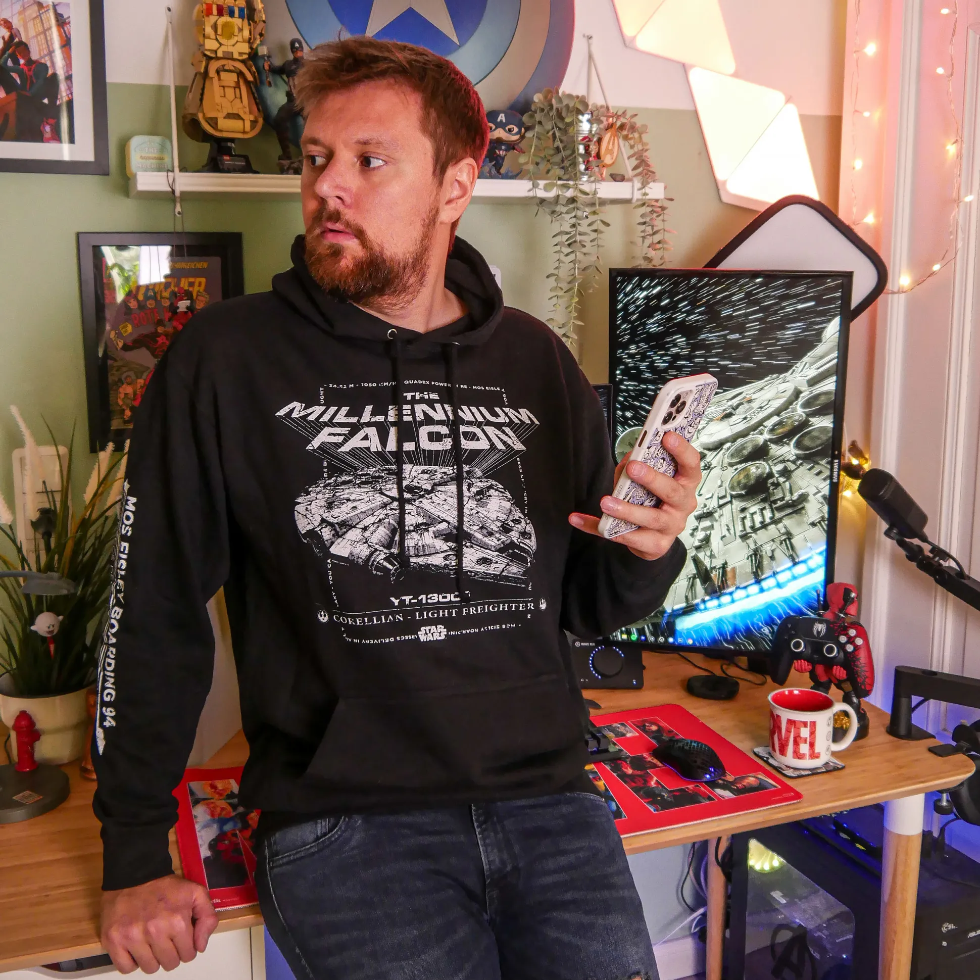 Star Wars - Millennium Falcon Mos Eisley Boarding 94 Hoodie