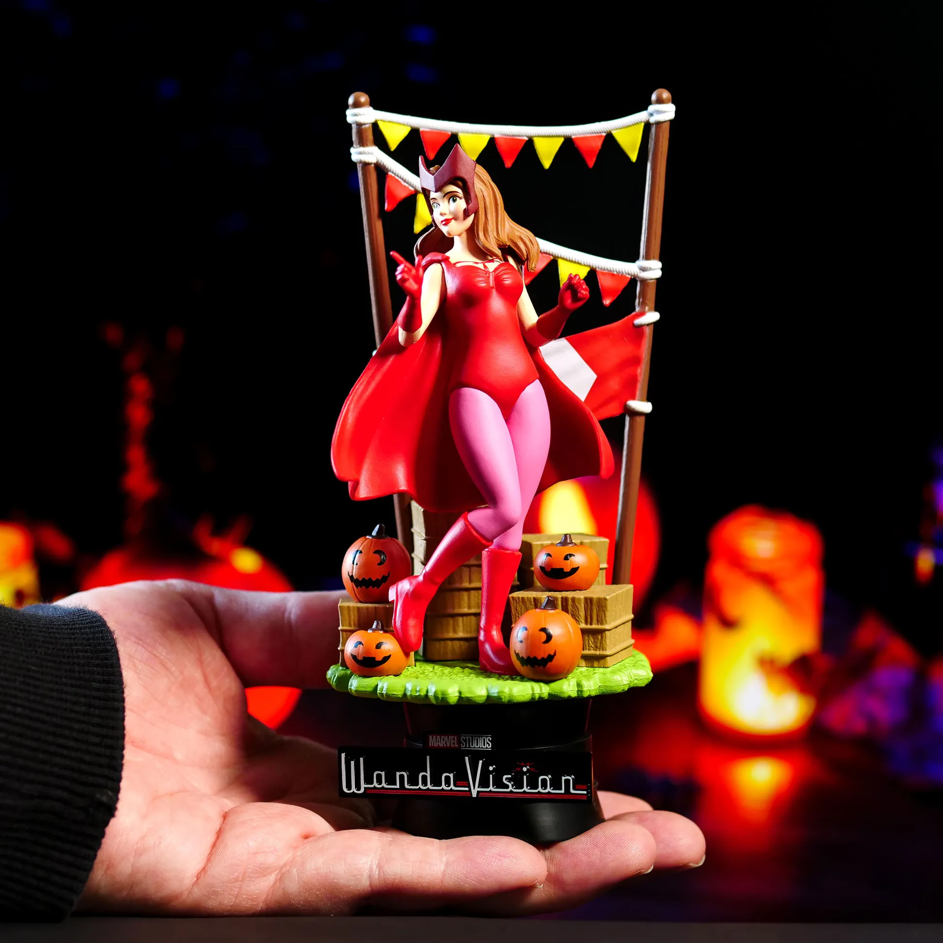 WandaVision - Wanda D-Stage Diorama Figuur