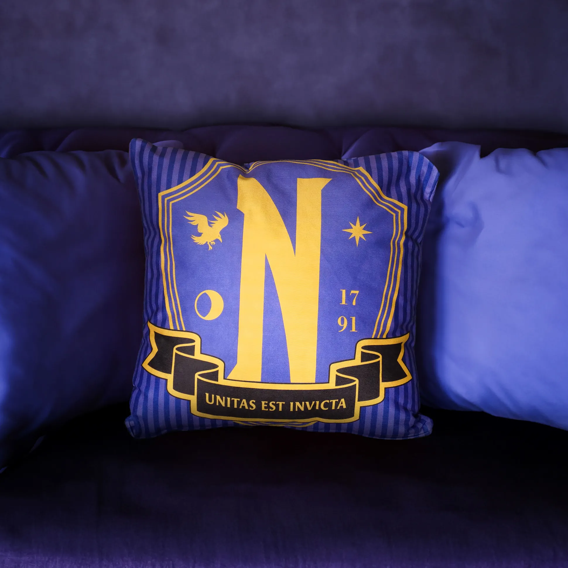 Wednesday - Nevermore Academy Logo Kussen