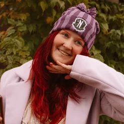 Wednesday - Nevermore Logo Muts met pompon