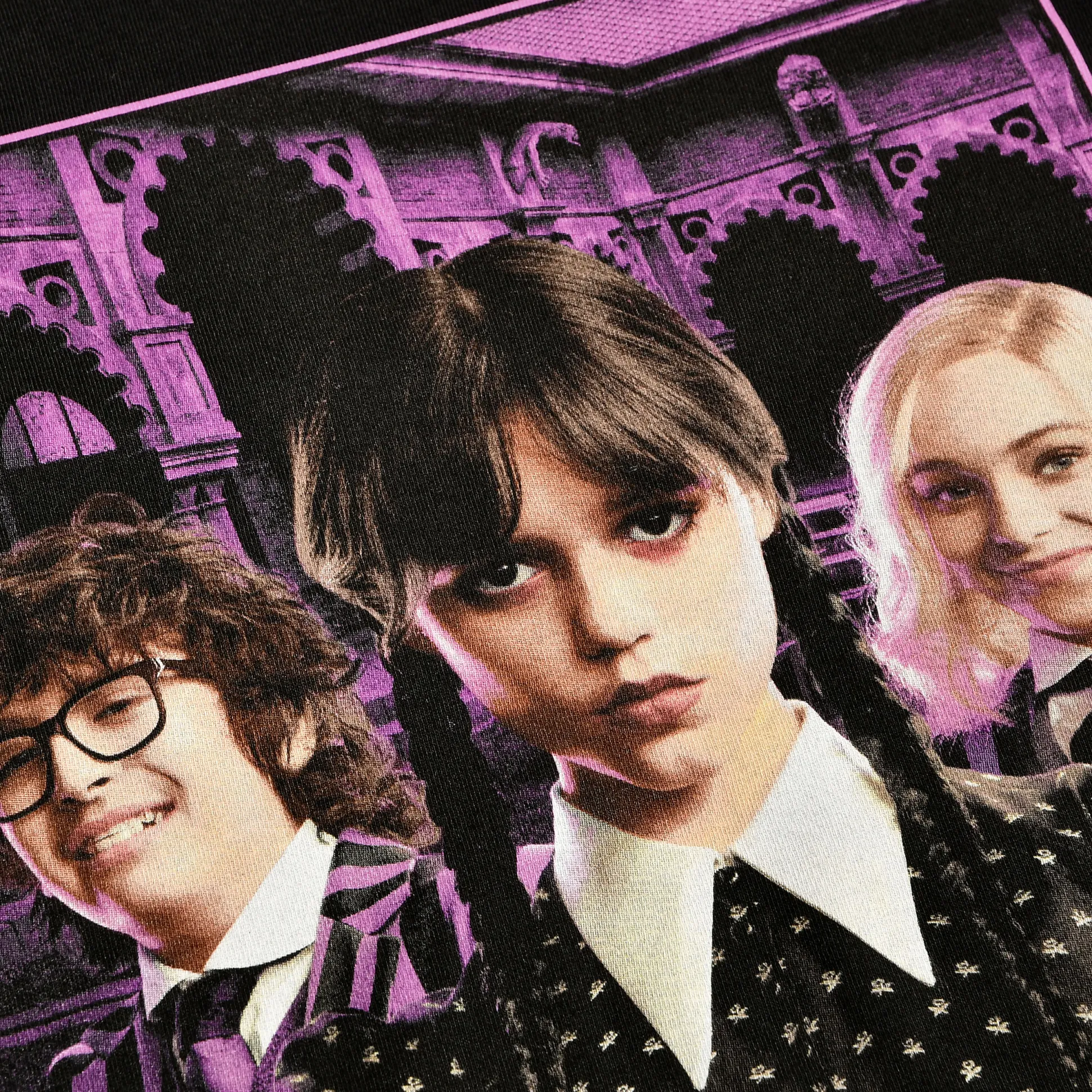 Wednesday met Enid en Eugene Collage T-Shirt zwart